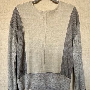 BKE Boutique Colorblock Long Sleeve Top Sweater Size M Neutral Gray Beige